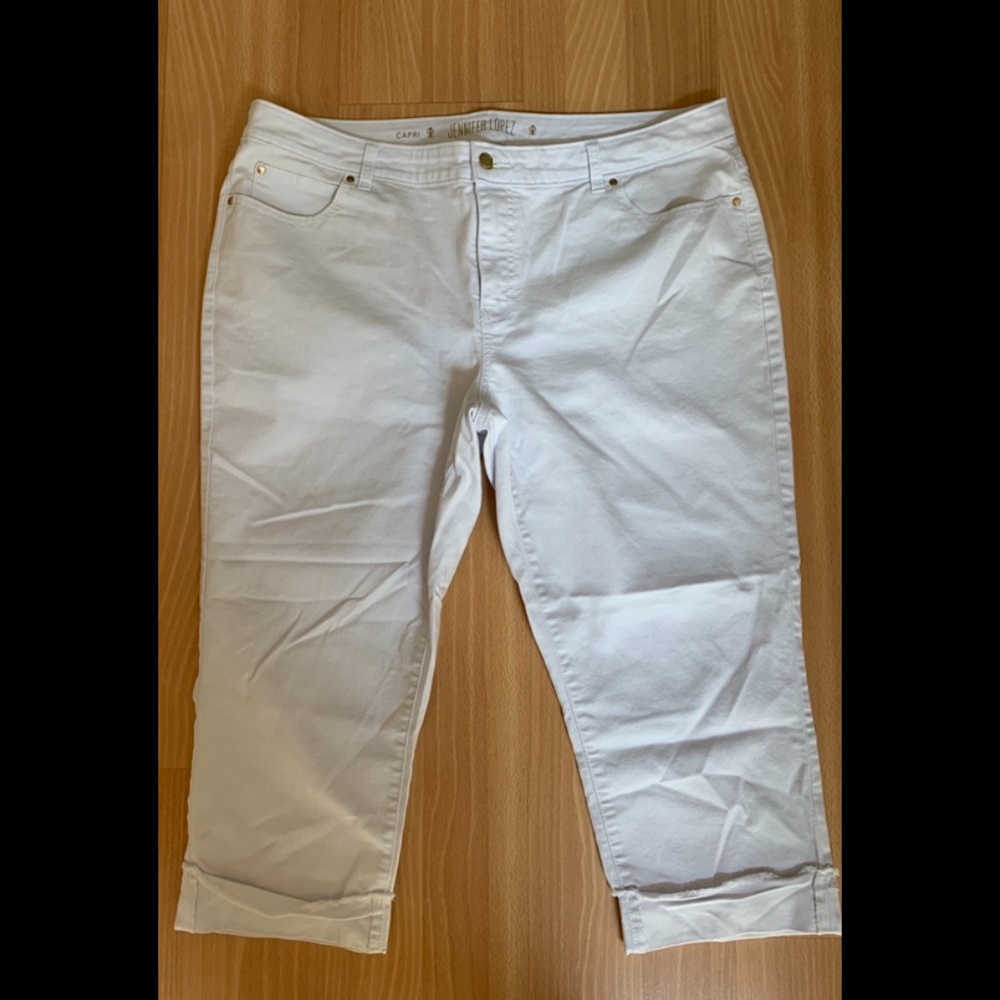 Jennifer Lopez White Denim Capris